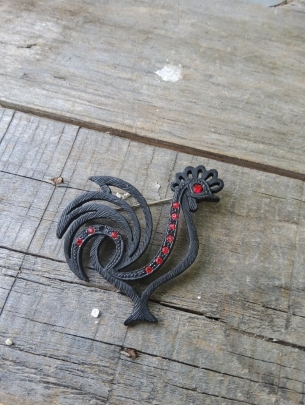 Vintage Coro Black Redeyed Rooster Brooch. - Picture 1 of 5